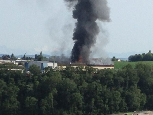 Vasto incendio in una torrefazione svizzera