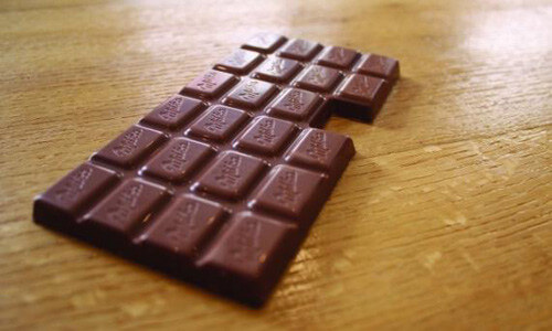 Milka e la tavoletta di cioccolato “difettosa” (Video)