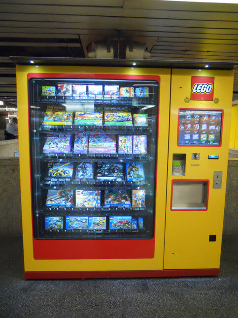 C’è LEGO Vending Machine e LEGO Vending Machine (Video)