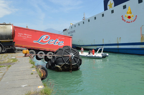 40 tonnellate di Acqua Lete rischiano di cadere in mare