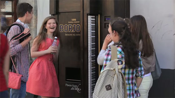 La Borjomi Vending Machine premia i virtuosi del piano