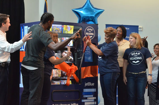 USA. Soar Reading vending machine. Un progetto JetBlue