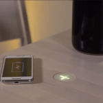 Ricaricare lo smartphone con il caffè e i mobili IKEA