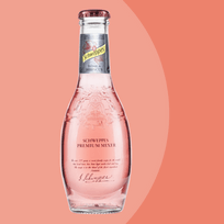 Schweppes amplia la sua gamma con la Tonica Hibiscus