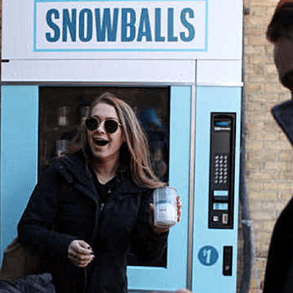 Palle di neve nella vending machine, Space150 lo fa per beneficenza