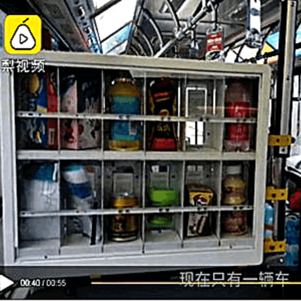 La vending machine sull’autobus urbano non fa contenti tutti