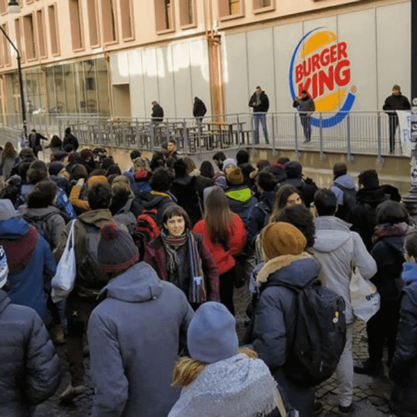 Università di Torino. Vending salutare vs. Burger King