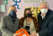 Alba Tramezzini dona un defibrillatore ad una scuola del territorio