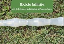 Riciclo Infinito: l’opera d’arte che nasce dal bicchiere del distributore automatico