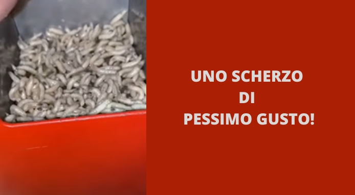 Uno scherzo di pessimo gusto al distributore del negozio automatico