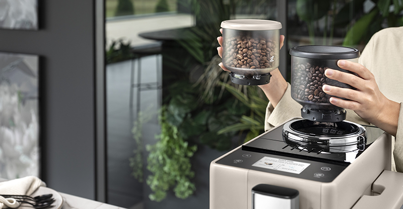 De'Longhi lancia Rivelia, la nuova macchina automatica per caffè in chicchi