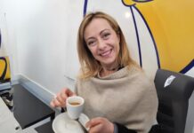 Il governo Meloni ordina 67.800 capsule Nespresso. Tutti i caffè dei premier