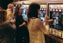 Vino self-service a Londra: Il successo dei distributori automatici di Vagabond Wines