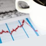 Il mercato del caffè cambia direzione: dopo mesi record crollano i prezzi