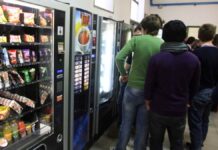 Distributori automatici a scuola: studenti lanciano petizione su Change.org